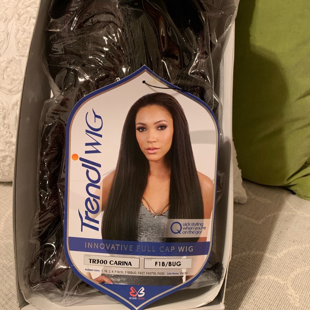 Women’s black long straight hair wig